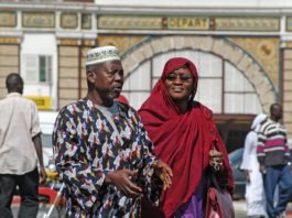 Kleurrijk Dakar Dakar Senegal treinstation