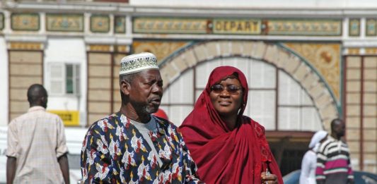 Kleurrijk Dakar Dakar Senegal treinstation