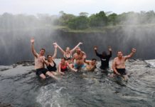 Zwemmen in Devil’s Pool bovenaan Victoria Falls Devils Pool Victoria Falls Zambia