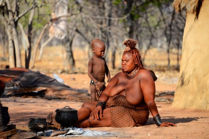 Himba bij Kamanjab