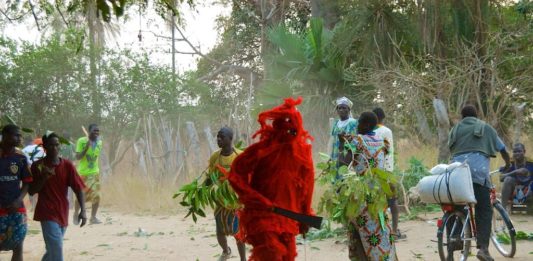 Kankurang laat ons een winkel invluchten Kankurang Niafrang Senegal
