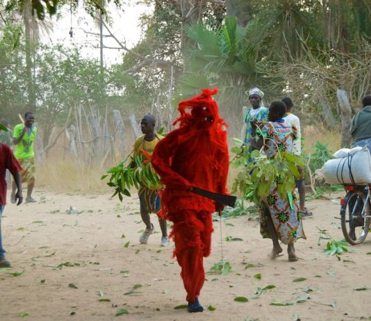 Kankurang laat ons een winkel invluchten Kankurang Niafrang Senegal