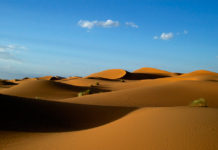 Merzouga: overnachten in de woestijn van Marokko Zandduinen Merzouga Marokko