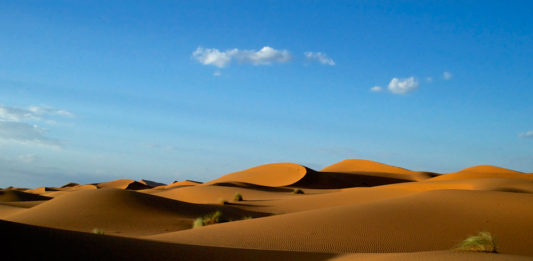 Merzouga: overnachten in de woestijn van Marokko Zandduinen Merzouga Marokko