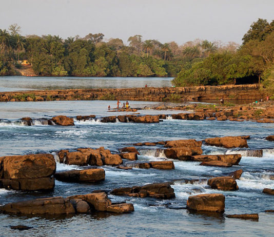 Kamperen bij de Salthinho watervallen Salthinho Falls Guinee-Bissau