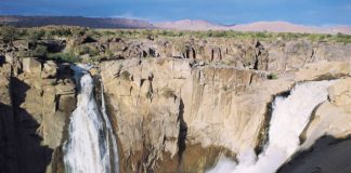 De oorverdovende Augrabies watervallen Augrabies waterval Zuid Afrika