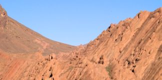 Dadès kloof met heuvels als menselijke lichamen Dades Kloof en vallei Marokko