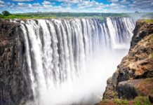 Victoria watervallen vormen een indrukwekkend schouwspel Victoria Falls watervallen Zimbabwe 1