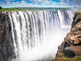 Victoria watervallen vormen een indrukwekkend schouwspel Victoria Falls watervallen Zimbabwe 1