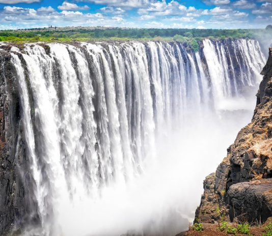Victoria watervallen vormen een indrukwekkend schouwspel Victoria Falls watervallen Zimbabwe 1