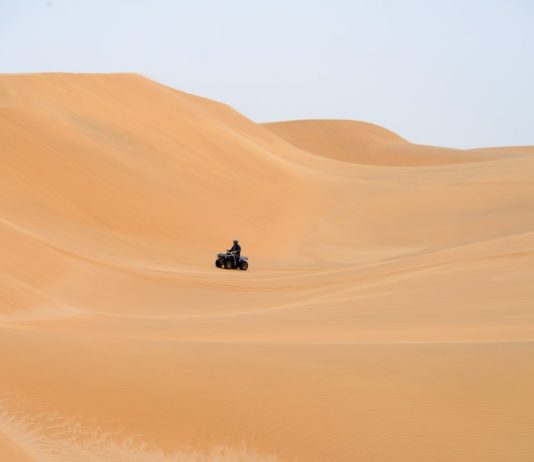 Race met een quad door de zandduinen van Swakopmund Swakopmund Namibie quad zandduinen