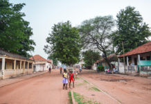 Miljonair in Gabú Hoofdstraat Gabú Guinee-Bissau