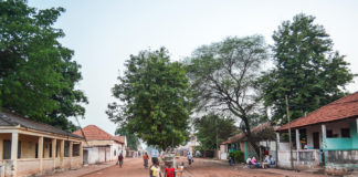 Miljonair in Gabú Hoofdstraat Gabú Guinee-Bissau