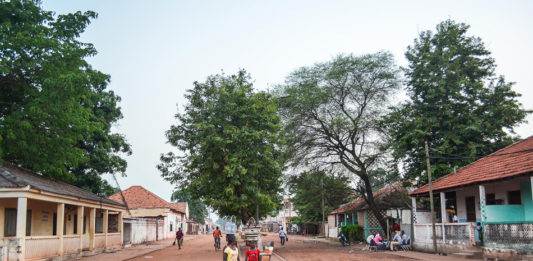 Miljonair in Gabú Hoofdstraat Gabú Guinee-Bissau