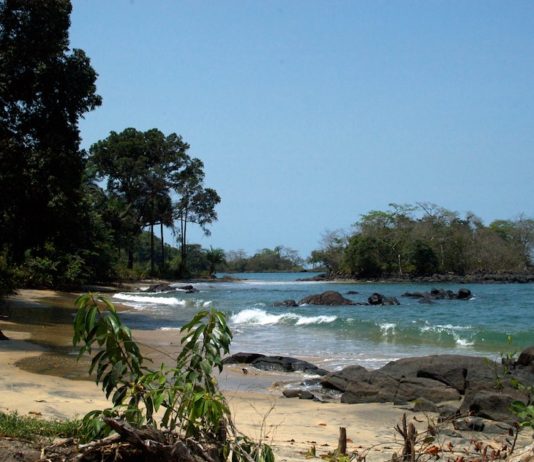 Vijf redenen om Sierra Leone te bezoeken Black Johnson Beach Freetown Sierra Leone
