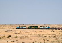 Lift mee op de ijzererts trein door de Sahara IJzererts trein Mauritanië