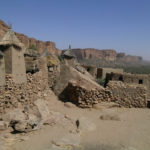 Dogon Huizen langs klif