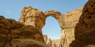 Het mooiste land ter wereld dat je eigenlijk niet mag bezoeken Ennedi Tsjaad rotsboog