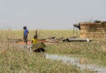 Lac Iro, ver van de gebaande paden Lac Iro Tsjaad vissers