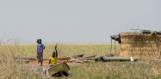 Lac Iro, ver van de gebaande paden Lac Iro Tsjaad vissers