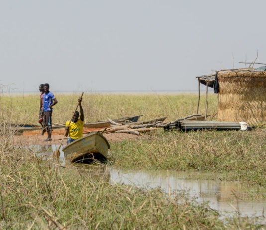 Lac Iro, ver van de gebaande paden Lac Iro Tsjaad vissers