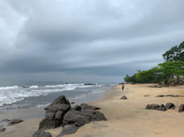 Bijkomen op het strand van Kribi