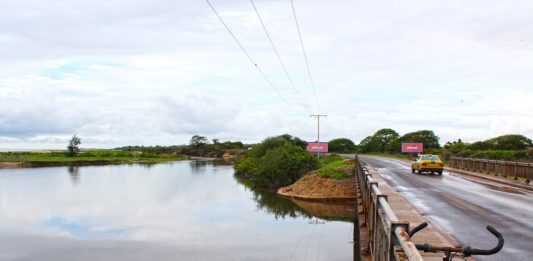 Grensperikelen in Gambia grens Gambia