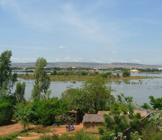Pirogues op de Niger rivier Niger rivier Mali