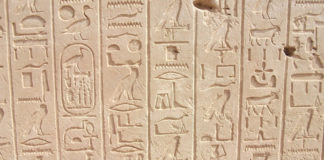 Vierduizend jaar oude tempel en mummies ontdekt in Egypte Vierduizend jaar oude tempel en mummies ontdekt in Egypte