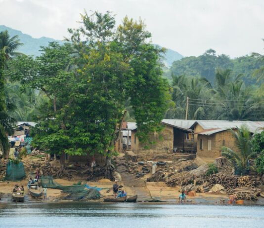 Het Verhaal van Lake Volta: Een Gigantisch Waterlichaam en de Levensader van Ghana Ghana Lake Volta