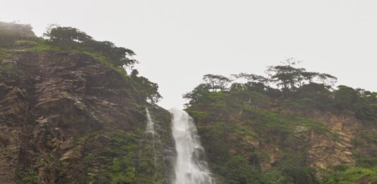 De Wli waterval is de natuurlijke parel van Ghana Wli waterval Ghana