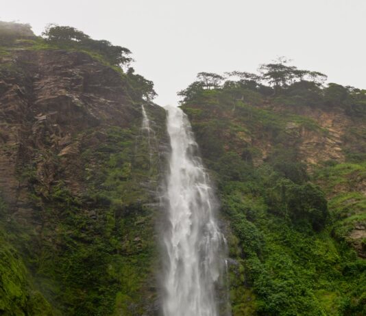 De Wli waterval is de natuurlijke parel van Ghana Wli waterval Ghana