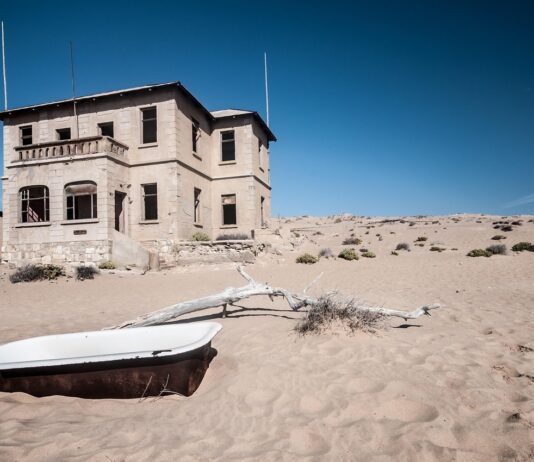 Kolmanskop – De verzilte stilte van een woestijnstadje in Namibië Kolmanskop Namibië