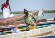 Sédhiou Sédhiou Senegal – rivier en traditionele huizen in Casamance