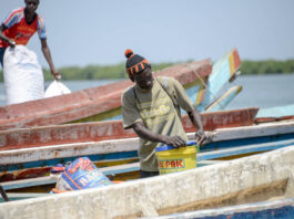 Sédhiou Sédhiou Senegal – rivier en traditionele huizen in Casamance