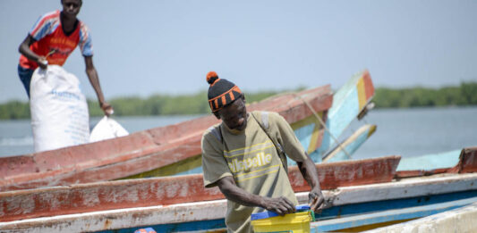 Sédhiou Sédhiou Senegal – rivier en traditionele huizen in Casamance