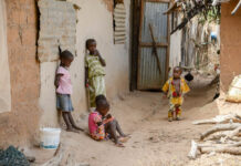 Ségou – kleurrijke stad aan de Niger Ségou Mali – stad langs de Niger-rivier met traditionele architectuur