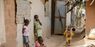 Ségou – kleurrijke stad aan de Niger Ségou Mali – stad langs de Niger-rivier met traditionele architectuur
