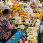 14.-Het-rijgen-van-jasmijnbloemen